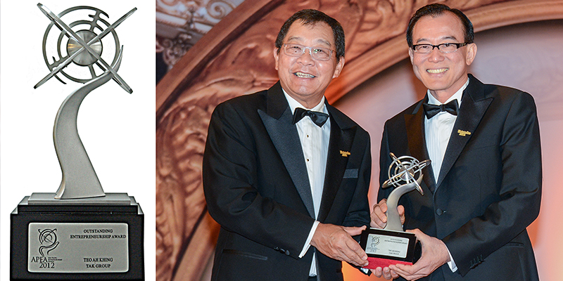 Ar. Teo Ah Khing wins Outstanding Entrepreneur Award at APEA